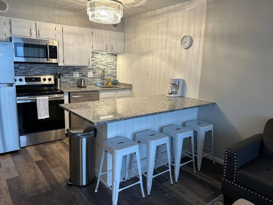 On The Sand Beachfront Condo, Newly Renovated Myrtle Beach Exterior photo